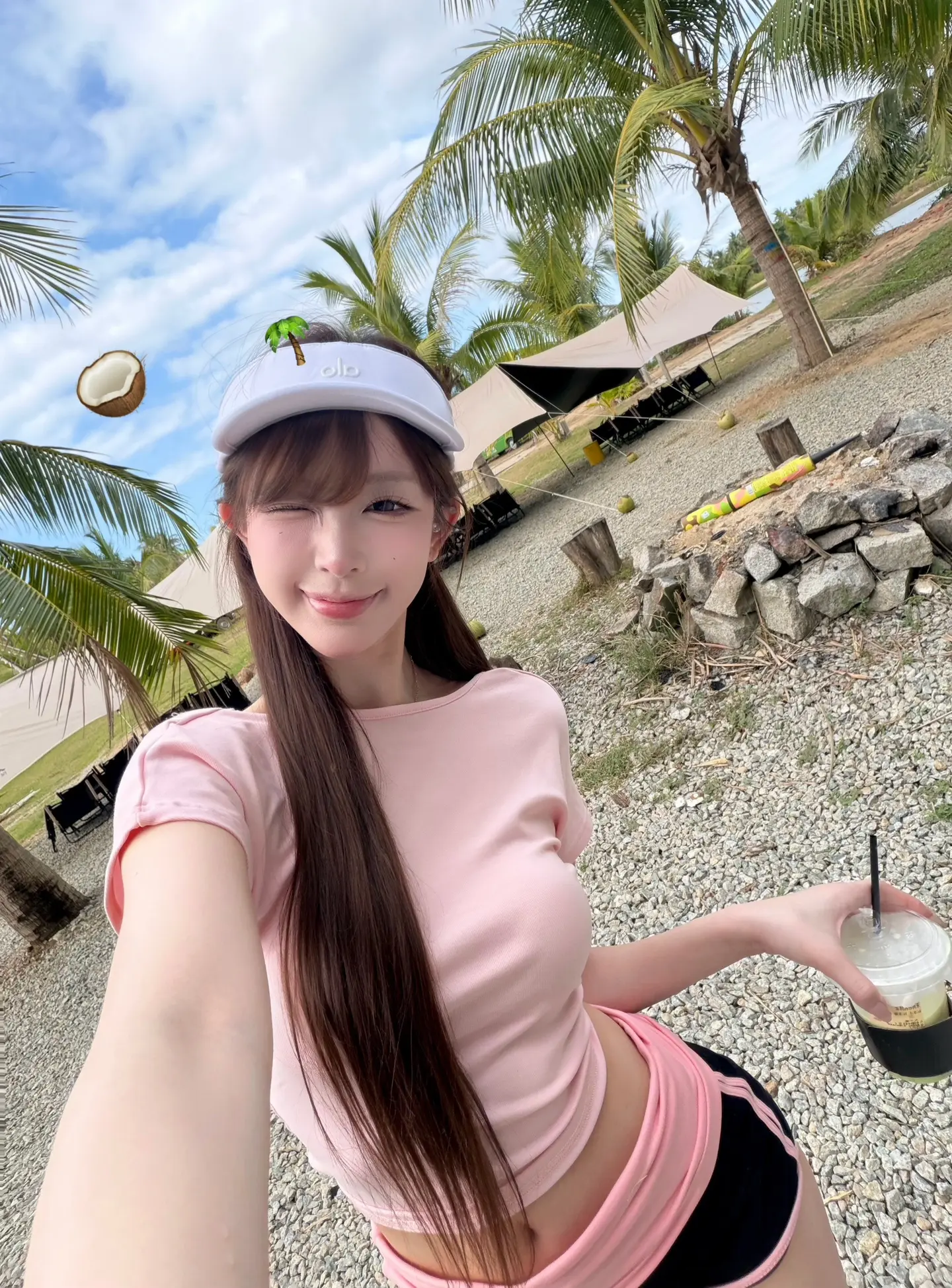 什么都淡淡的 有人捅我一刀 唉 有点痛痛的(๑• . •๑)