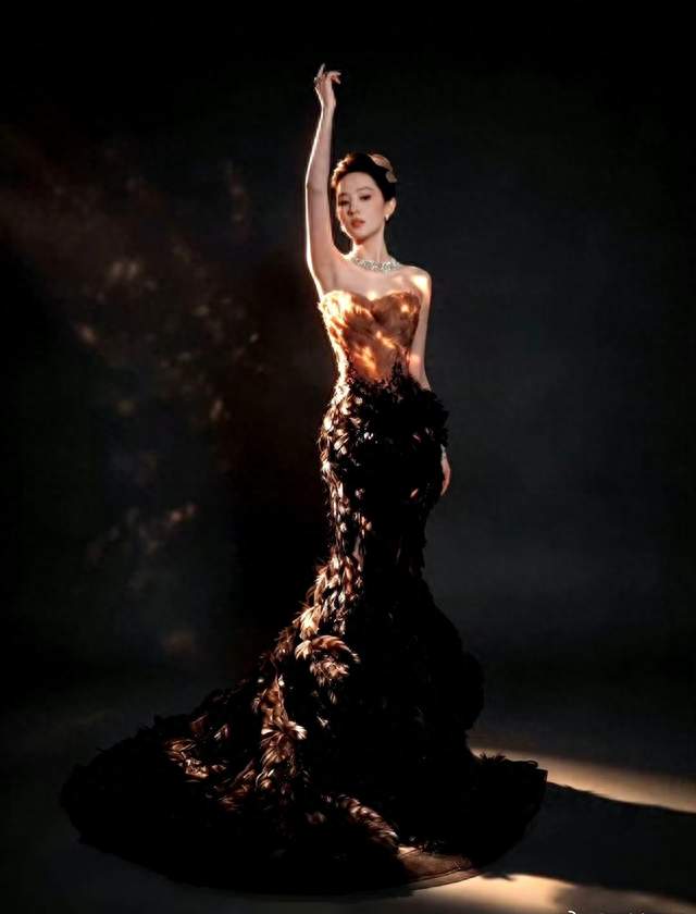 刘亦菲VOGUE造型太美了吧！压轴化身凤凰神女，带病出场气场稳炸