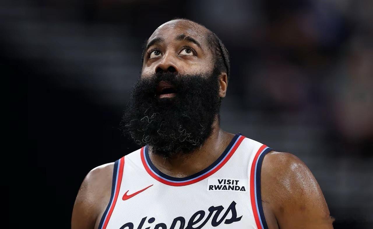 说真的登哥尽力了，下半场砍29分…真带不动，单核带队登哥能力没有问题，碰上猪队友