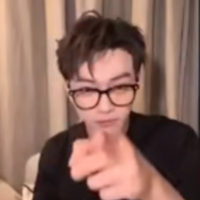我要看撕拉片！我要看跺脚变装！我要看星奇摇！我要看凌晨四点我看见海棠花未眠转场！