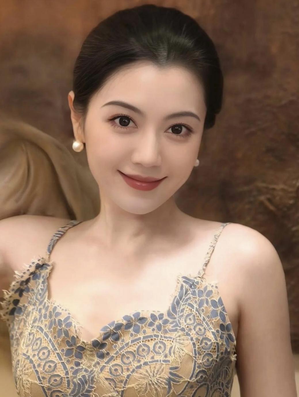老公不许我陪男闺蜜出国游，我拍桌不批准就离婚，玩八天回来。
从泰国回来落地刚开机