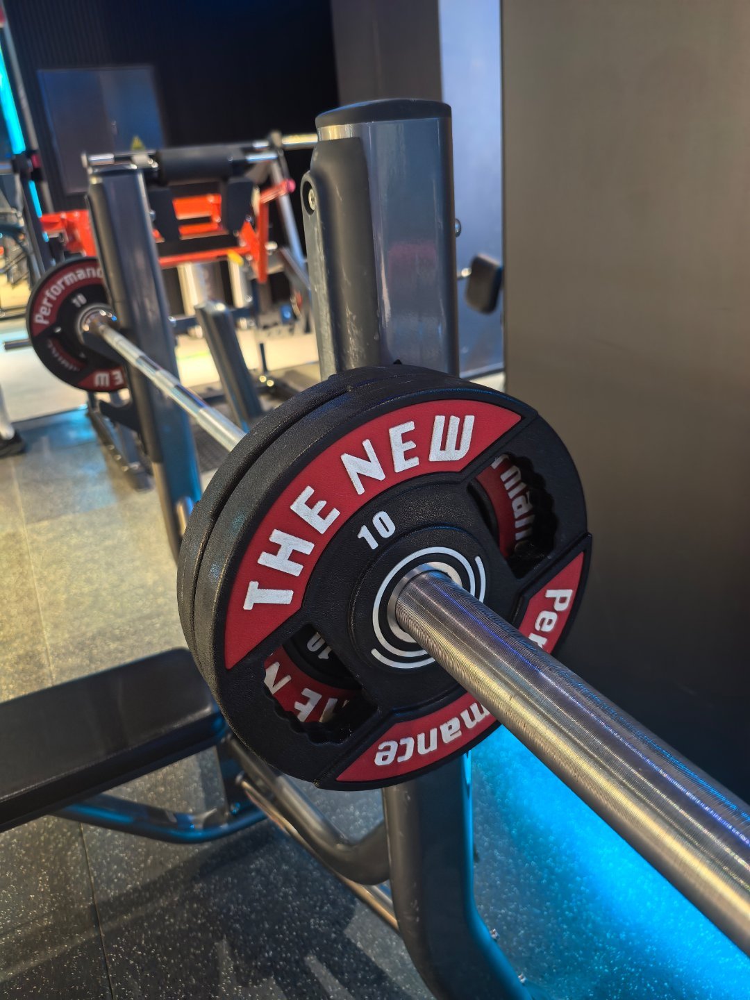 别懒着，新年第一天要动起来，一小时跑步机有氧+120个卧推，6组斜推&6组躺平推