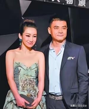 当年，秦海璐与身价20亿的李厚霖同居了四年。当她在思考是否嫁给他时，却突然收到了