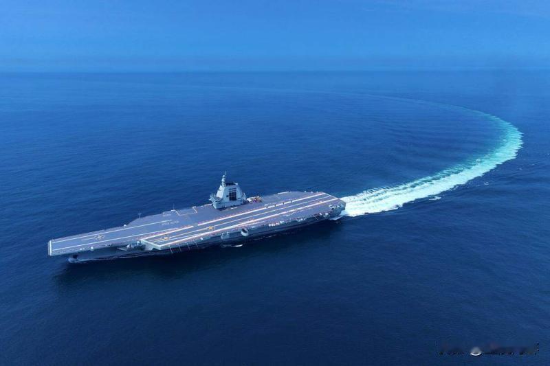福建舰顺利完成历时八天的首次海试，动力和电力系统合格。
福建舰是我们的第三艘航母