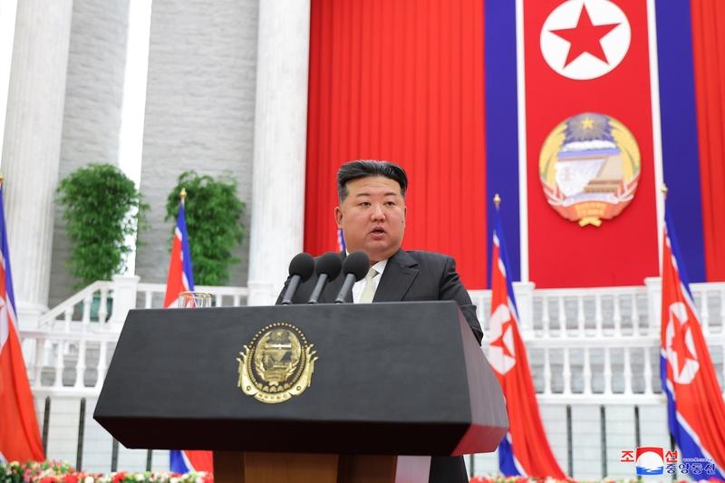 朝鲜已将韩国定义为“敌对国家”并写入宪法，认为韩国完全依附于美国，缺乏自主外交能