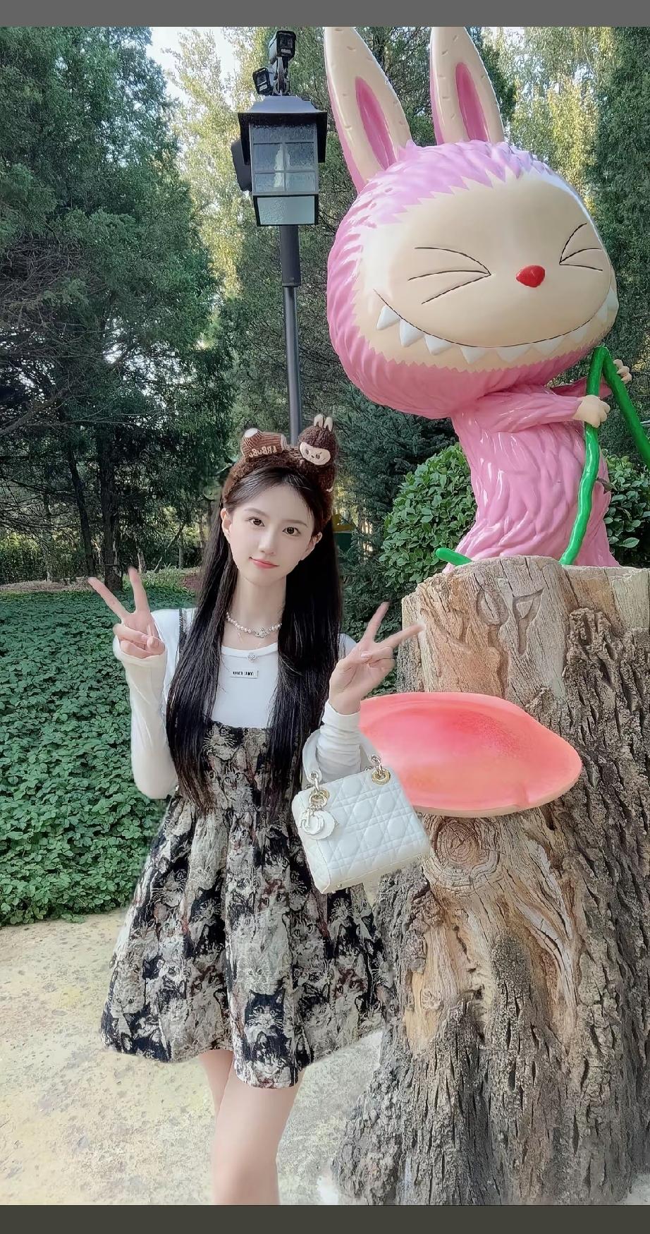 秋日生活打卡季性感美女的日常穿搭 看看气质女神的穿着搭配吧 晒晒你的今日穿搭吧 