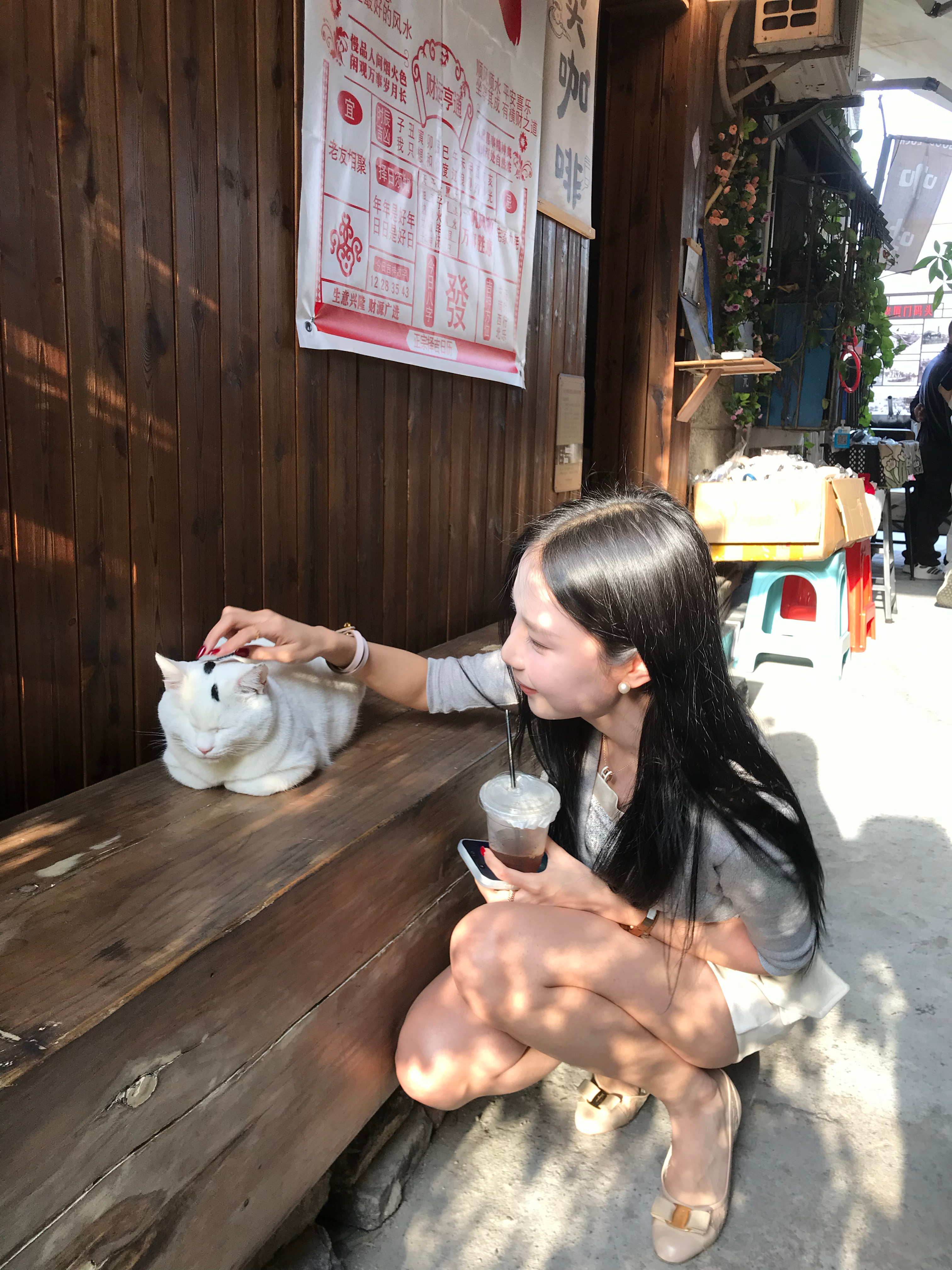 复工第一天，以脚后跟被磨出大血泡结束。 