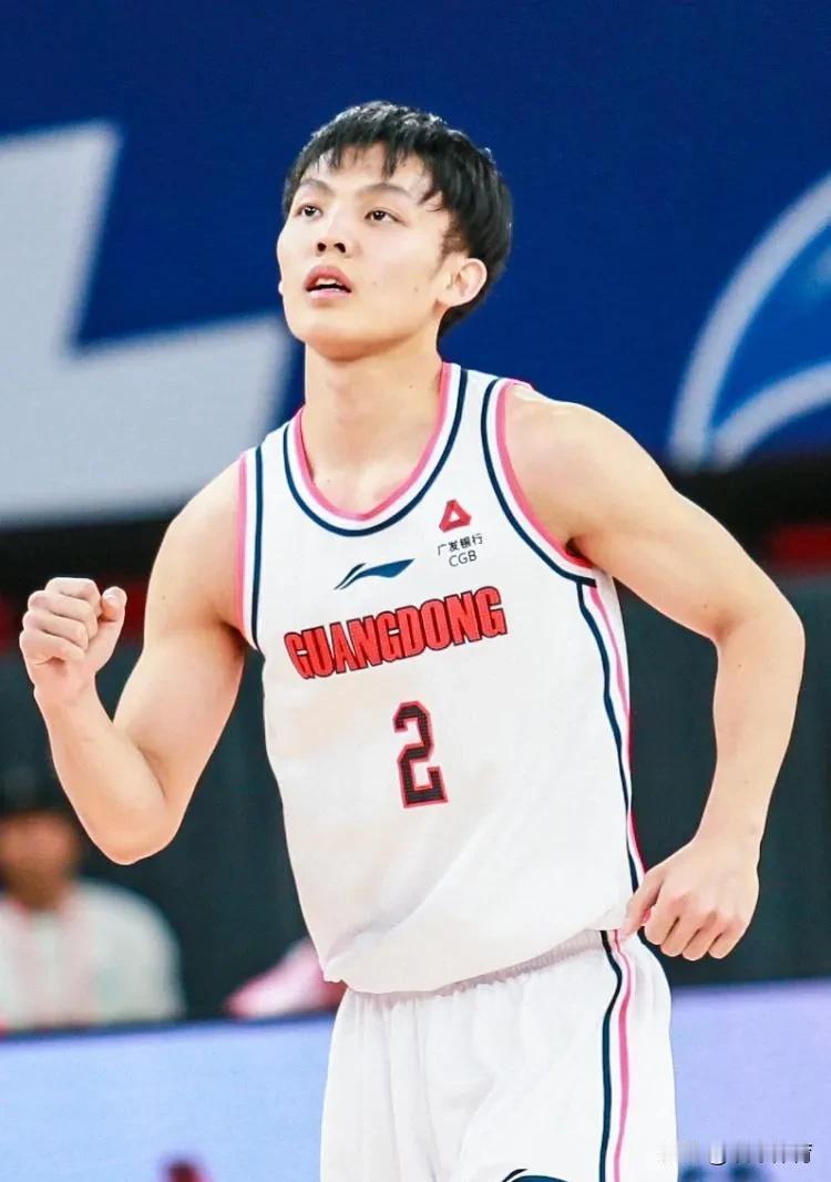 据《东方体育日报》记者薛思佳报道称，中国运动品牌李宁将签下广东男篮徐杰和北控男篮