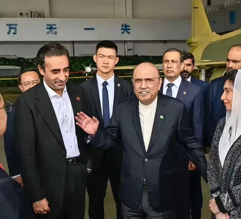 果然不出所料
香港新界大埔区住宅楼发生大火后，
第一时间向我国发出慰问的国家还得