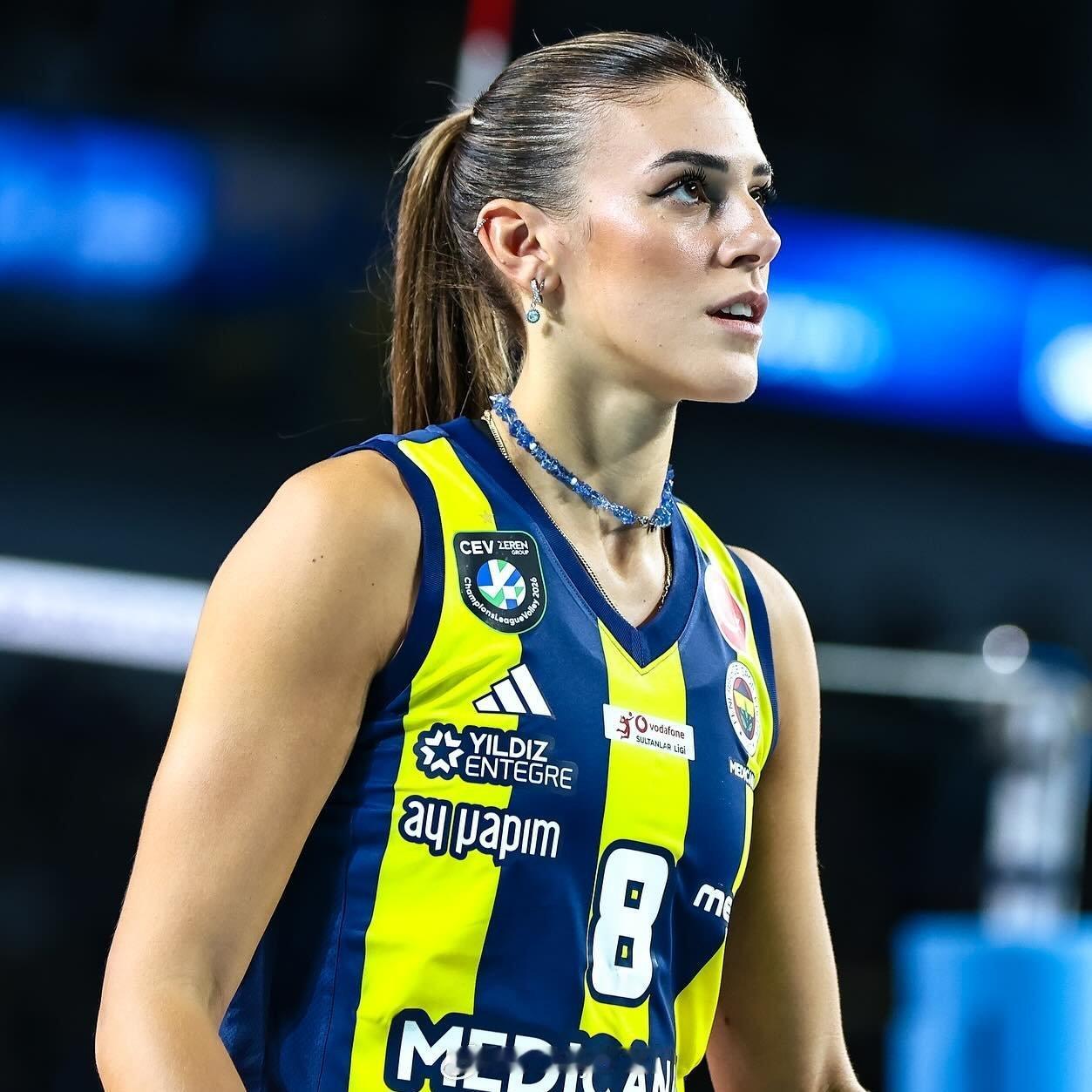 据意大利媒体报道，奥罗能否出战诺瓦拉成疑📍奥罗因大约10天前右侧大腿后侧肌群受