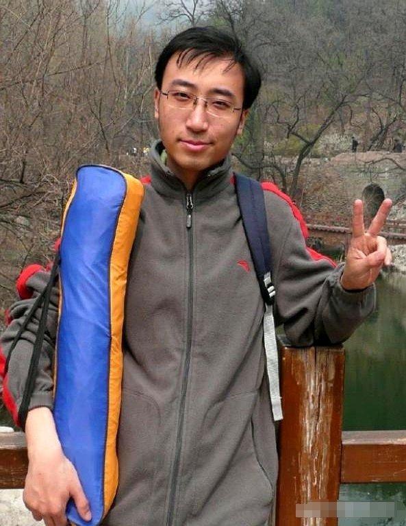 记录者超话记录者超话 清华北大“双料学霸”李永乐在北京求职时，屡屡碰壁。外企不要