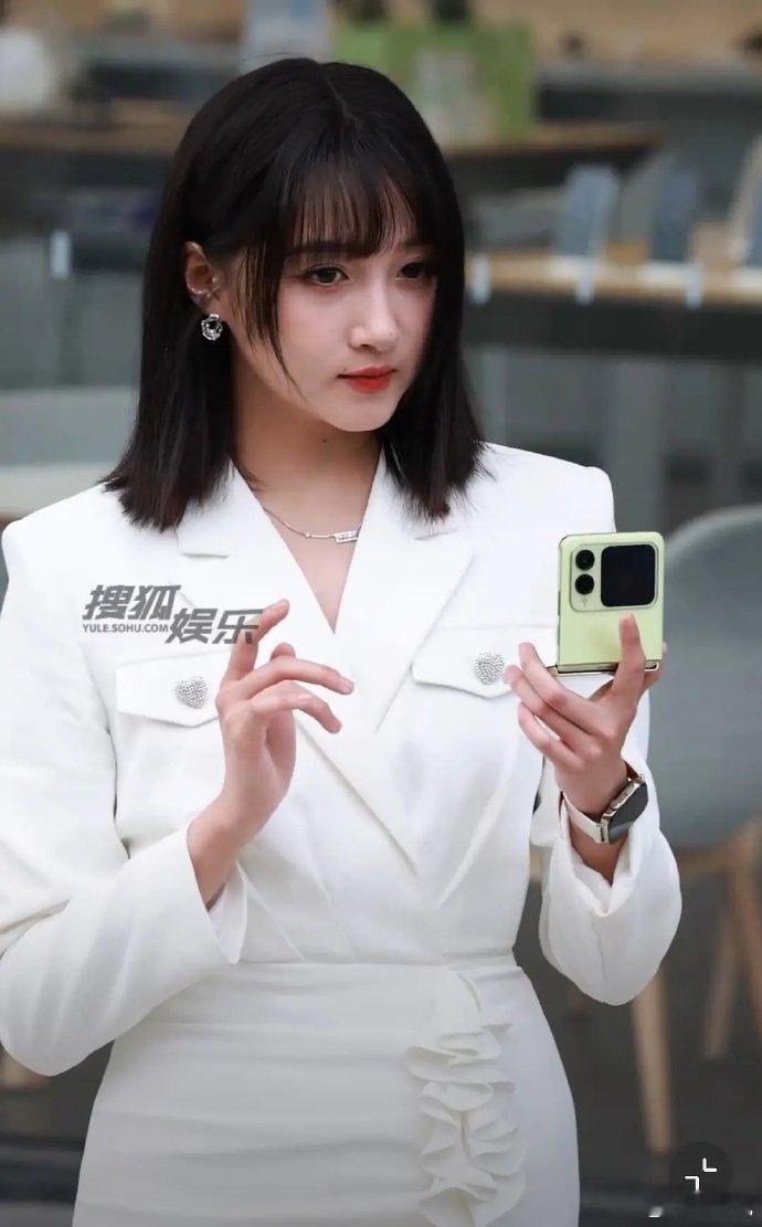 关晓彤现在胖成了这样？ ​​​