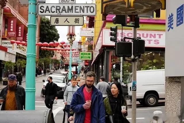 加州州长表态，加州即将独立公投，如果成功，将邀请俄罗斯驻军。美国加州州长加文.纽