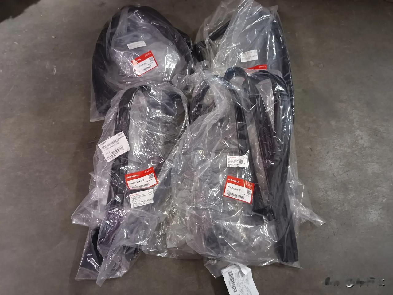 老车都是吞金兽
给客户订的4条胶条，1200
而且是个老的不能再老的车子
奥德赛