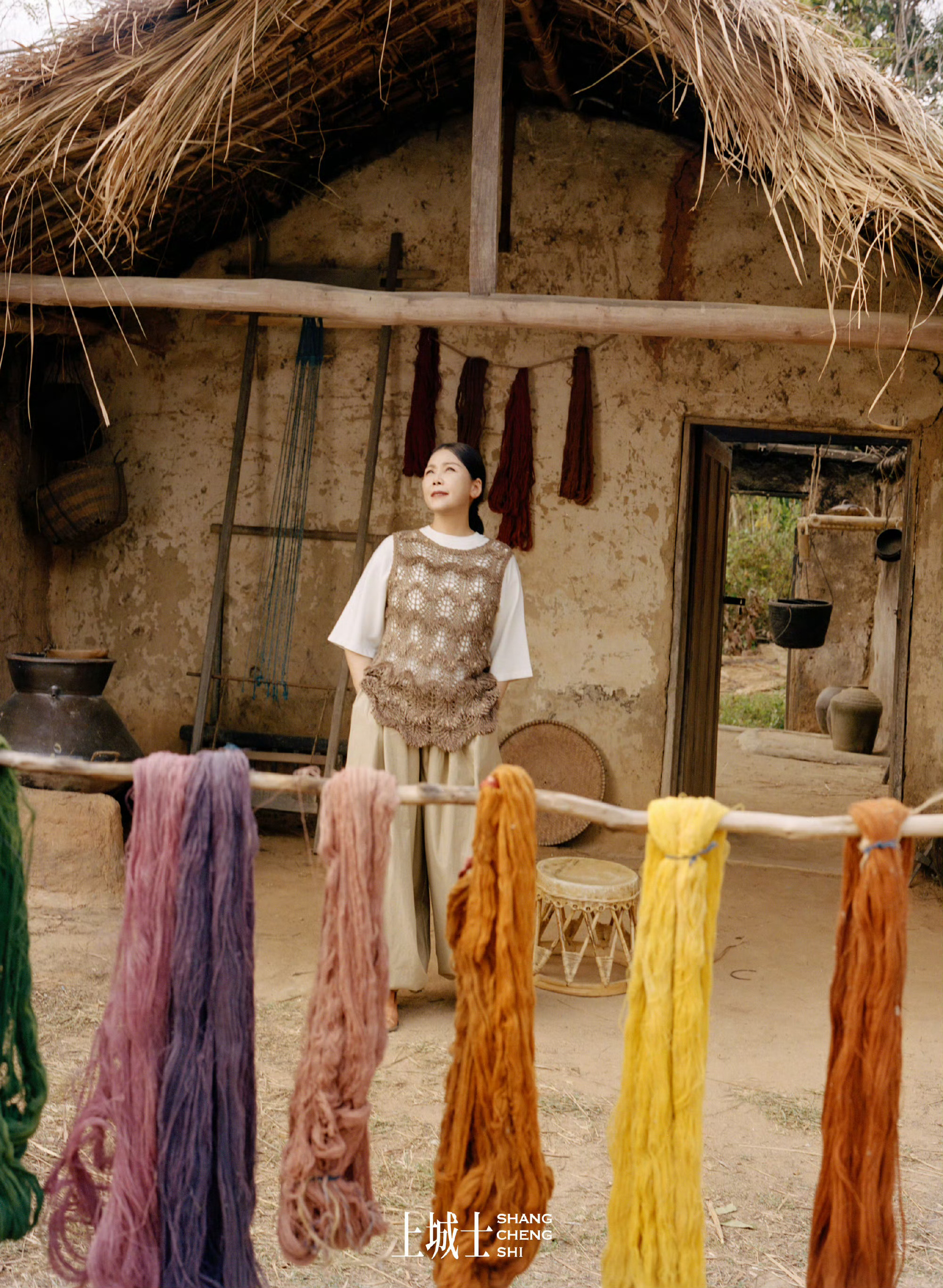 田震上城士封面田震听黎寨的东方声音上城士途中风物山海深处的声音。摄影：Luo Y