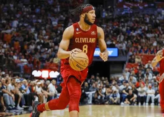 北京时间7月18日NBA马刺队官方宣布:正式裁掉球员前锋球员史蒂文斯，后者下赛季