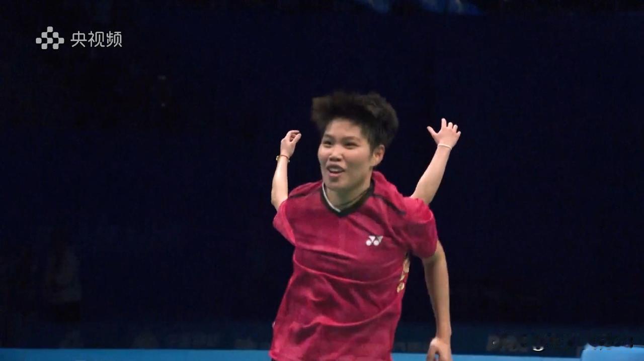 黄东萍夺冠后可爱的表情[笑哭]
祝贺东哥夺冠，在全运会上2021年第十四届全运会