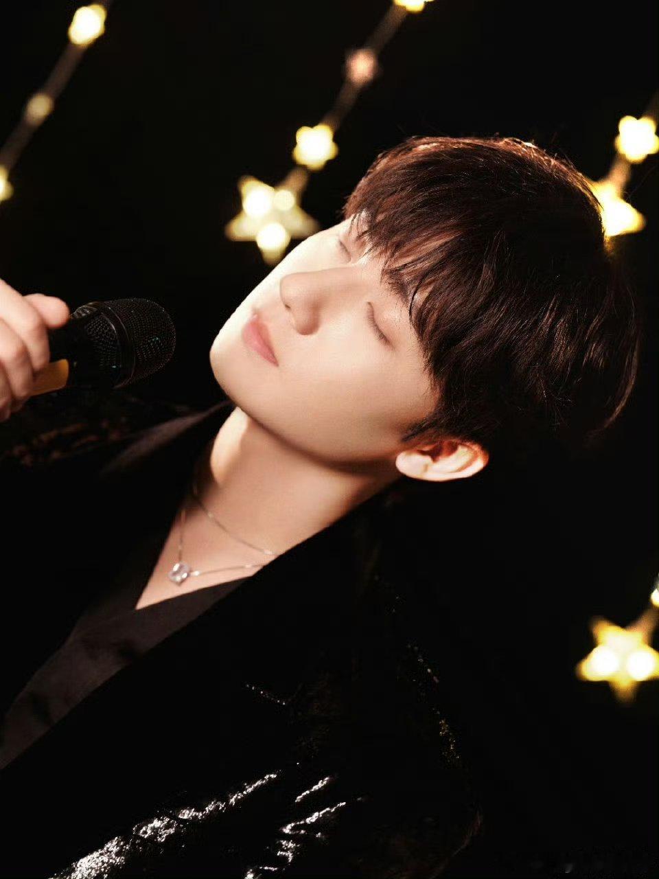 蒋敦豪小孩与我哀歌欢唱 《小孩与我》舞台值得细品 惊喜编舞填满间奏 他以孩童视角