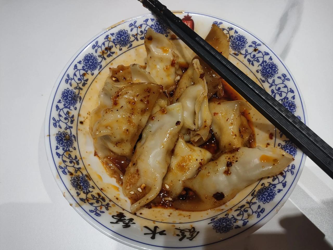 今天七夕 ，不让在家煮晚饭，请我出去干饭 ，他请吃什么?居然请我吃干饭 [捂脸]