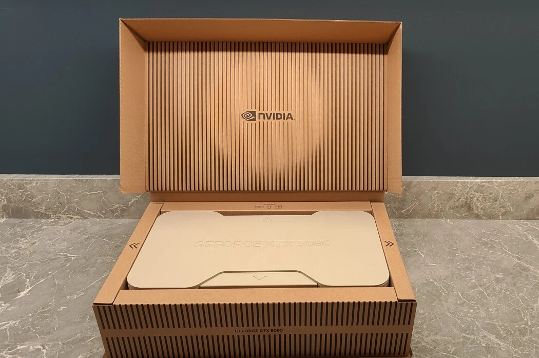 英伟达正在制造AI泡沫吗 据悉，为了避免被说自己在制造泡沫，nVidia把包装都