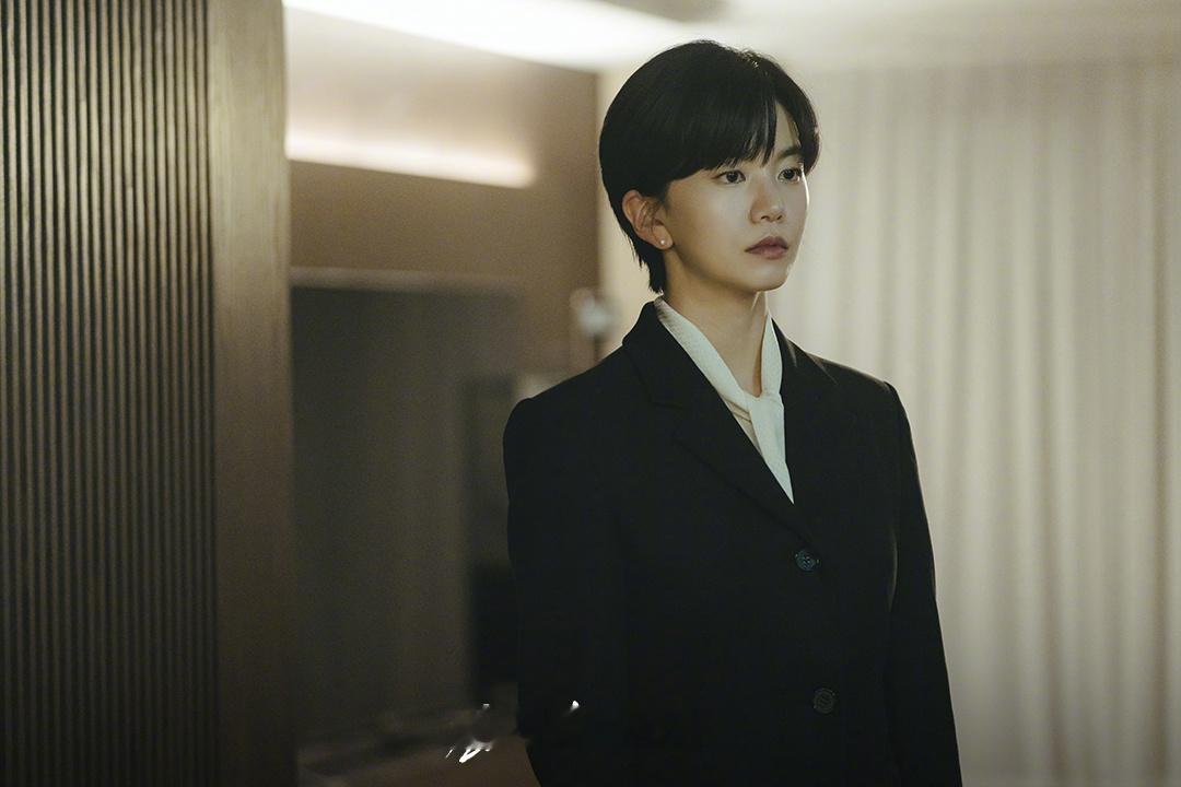 KBS新周末剧婚姻之后 公开韩国演员李雪 剧照。该剧讲述一个男人为了救出离婚前被