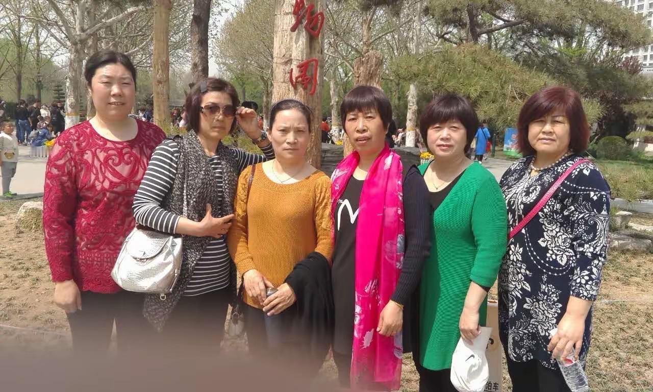 看我们十年前的素颜照还是觉得特别好看