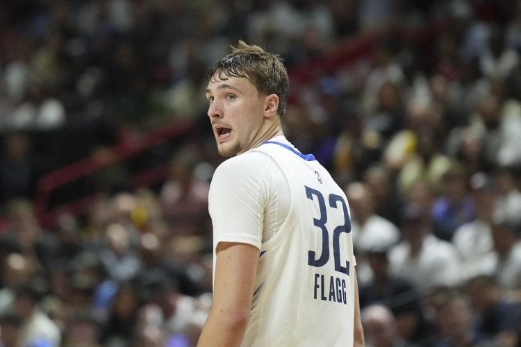 独行侠主场114-123不敌太阳。状元弗拉格有亮点有不足，防守端展现天赋，但进攻