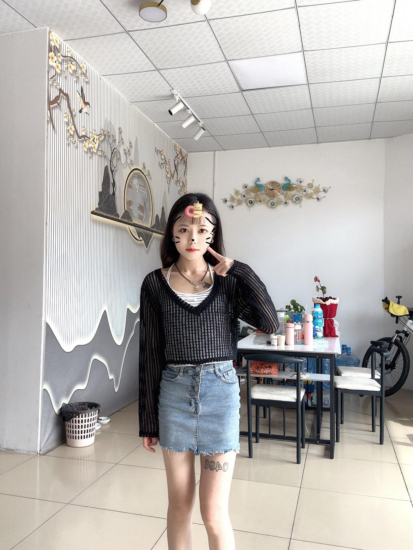 她才不是天真无知的少女 她是心知肚明那些套路却愿意真心待你