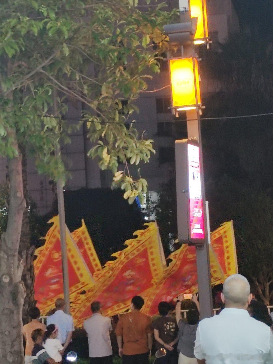 我就站在收银台看游龙也算是看了吧？ 