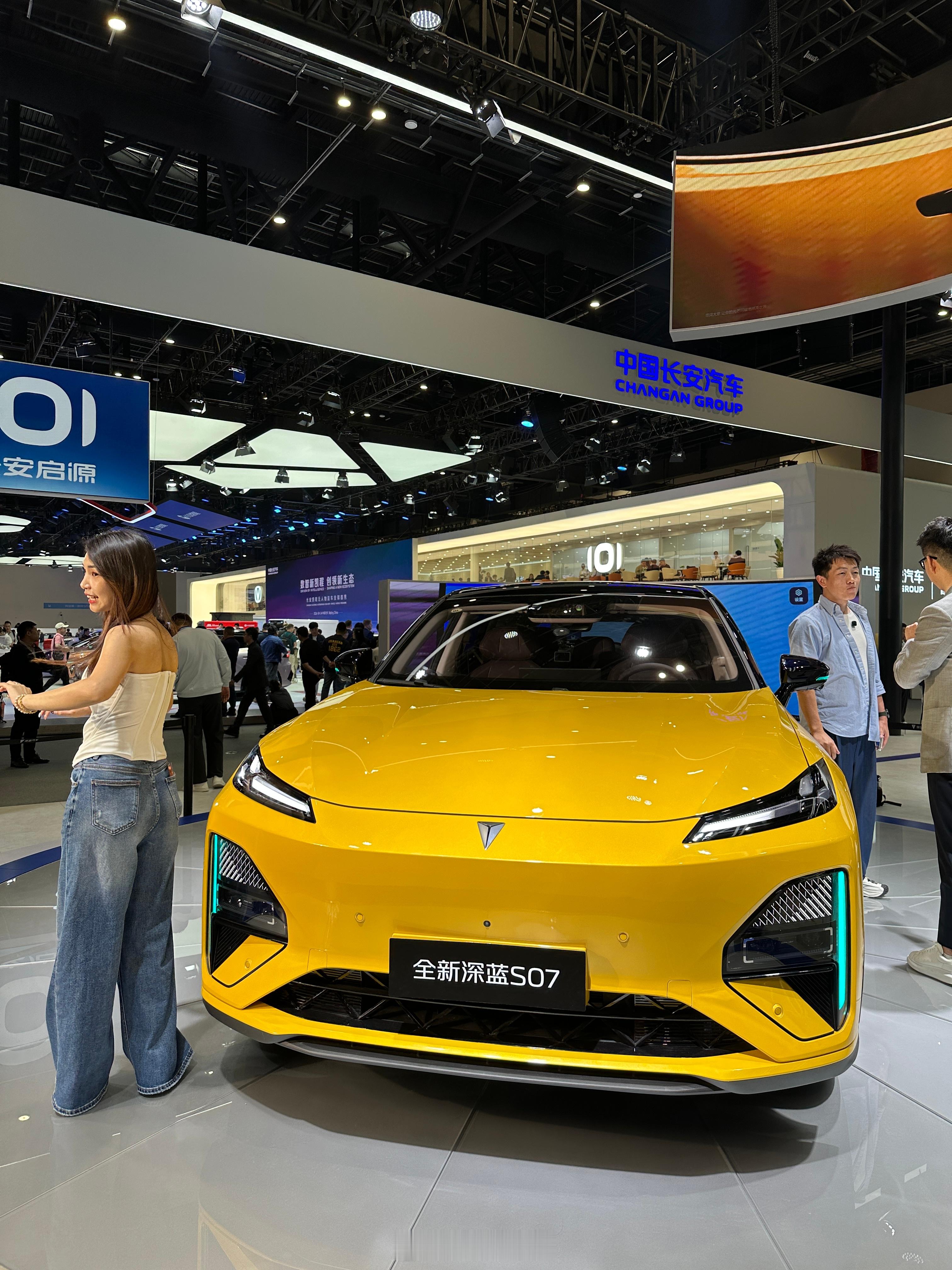 北京车展逛深蓝，确实有被惊喜到✨长安旗下的年轻科技运动品牌，展台氛围很在线，裸眼