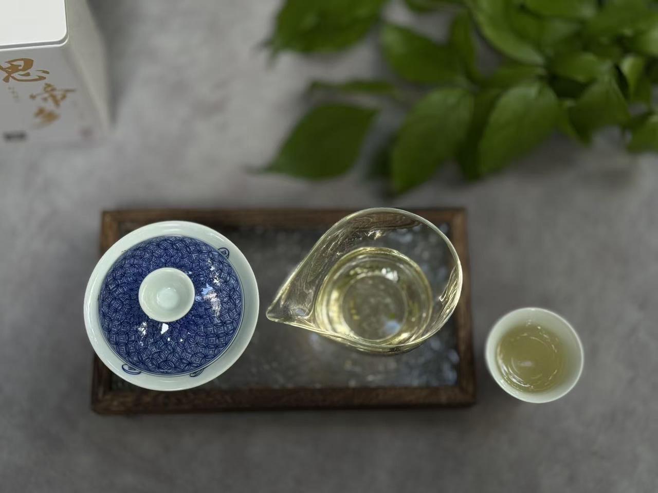 市场上骗人的茶叶都有哪些特征？
① 挂名师、大师、传承人招牌
真正好茶，只会讲产