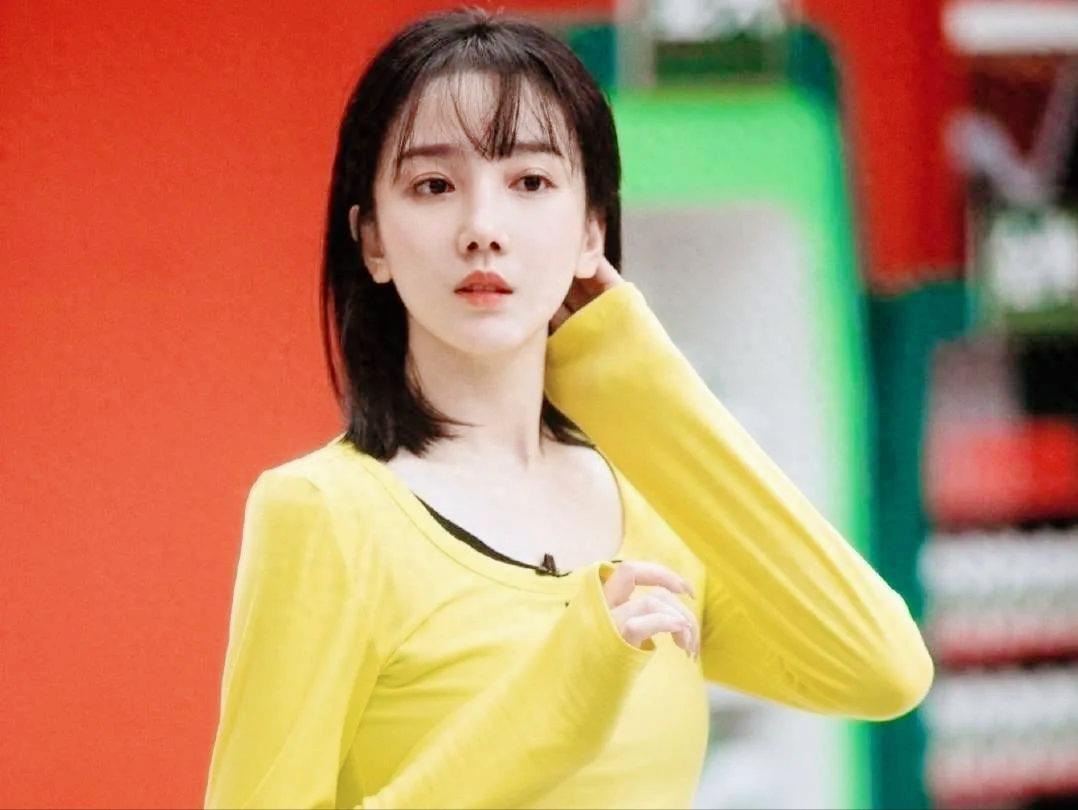 【她因身材火辣，无奈退出国家游泳队，却被三流导演看中后一炮而红】

陈小纭，一个