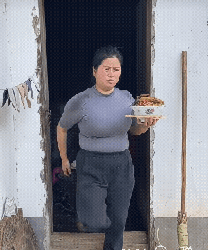 吃这么大碗饭，还说没胃口![捂脸]