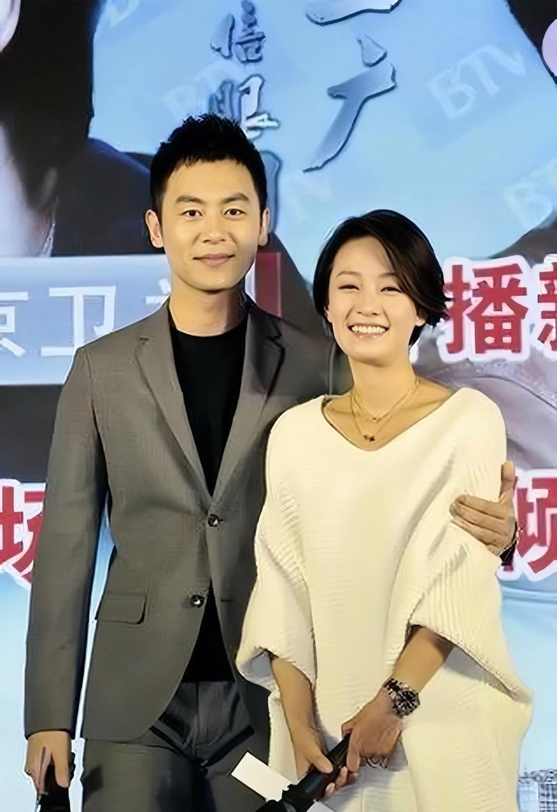 高烧39度，乳腺堵得像石头，马伊琍还在镜头前跟朱亚文拍激情戏。
台下记者追着问：