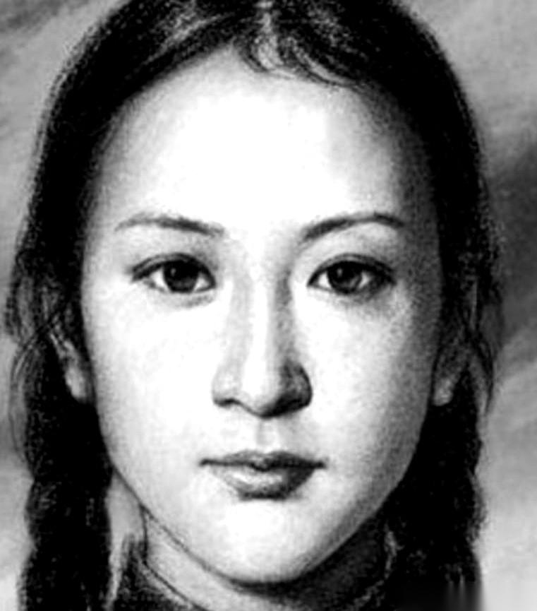 刚从鬼子炮楼里九死一生爬出来，浑身是伤。
村口，迎接她的不是一句“孩子你受苦了”