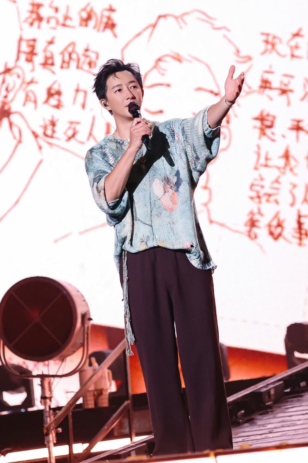 韩庚演唱会广州站售罄 官宣即售罄的排面！韩庚「世界的角落」巡演广州站预售告捷，5