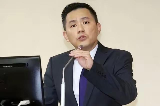 幸亏尹乃菁辞职，陈以信就任，这是国民党和郑丽文的大幸！

郑丽文这回真是好心被狗