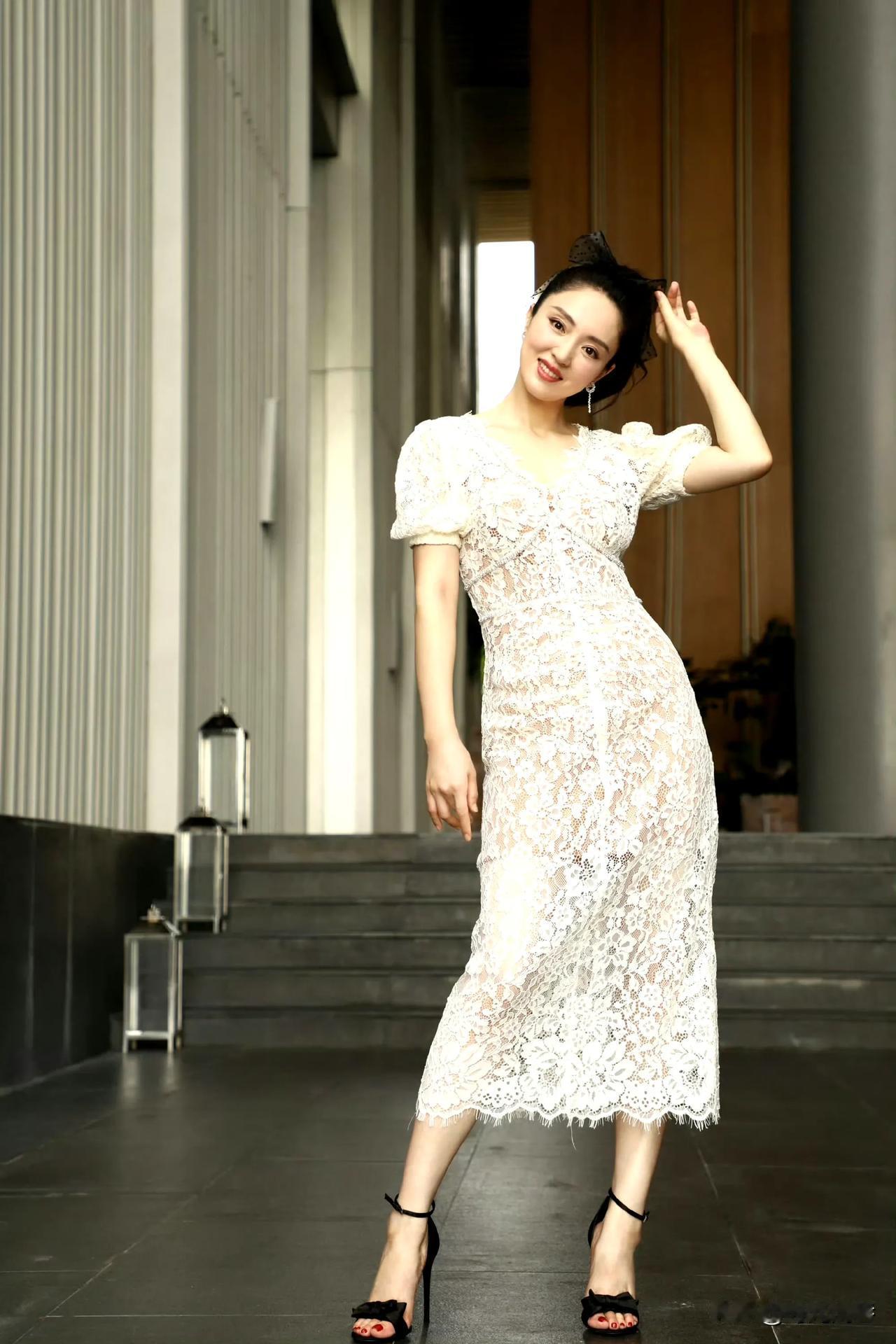 董璇再婚，让好多娱乐圈的独立女性们又相信了爱情吧。