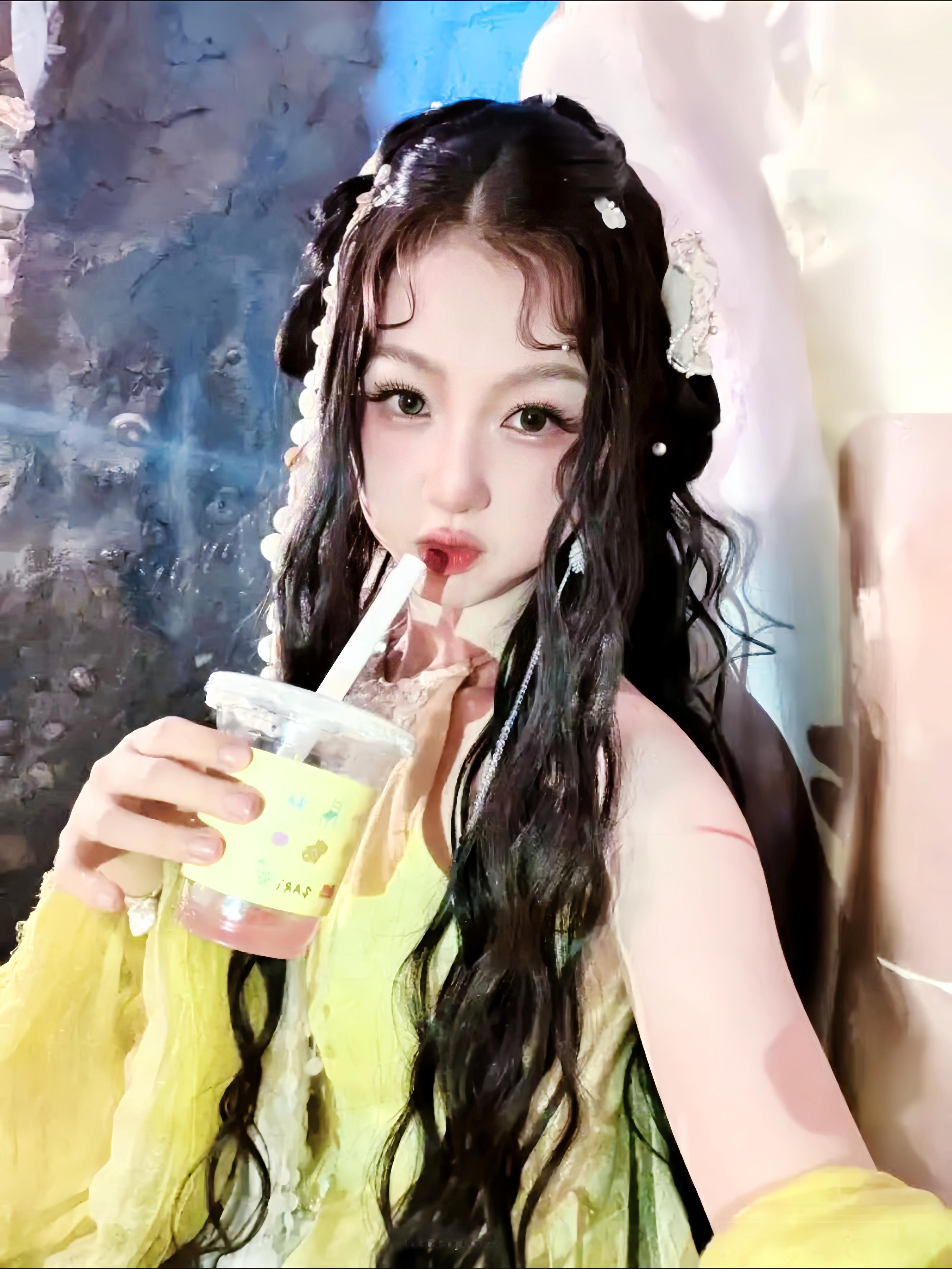 谁能想到盼盼海皇的真面目是毛茸茸小家伙，猫党和兔党速来站队！ ​  ​​​