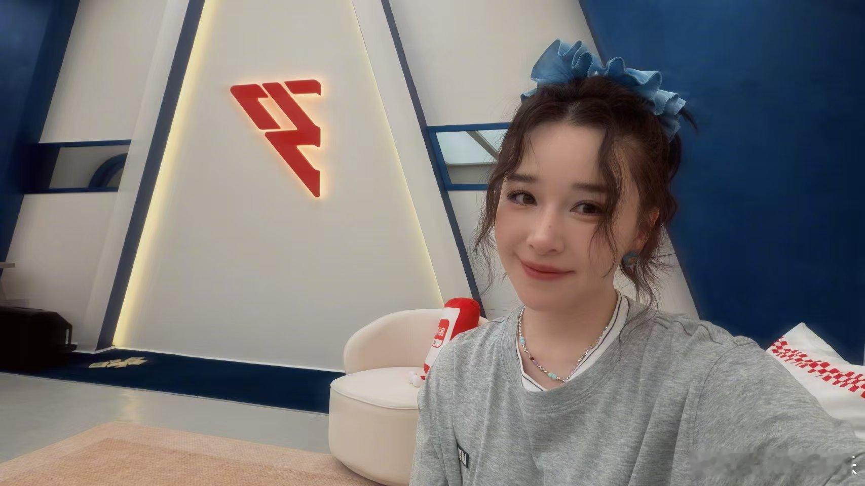 阚清子老公是她的榜一大哥乘风2026 姐夫的宠溺方式太独特！稳居阚清子榜一大哥的