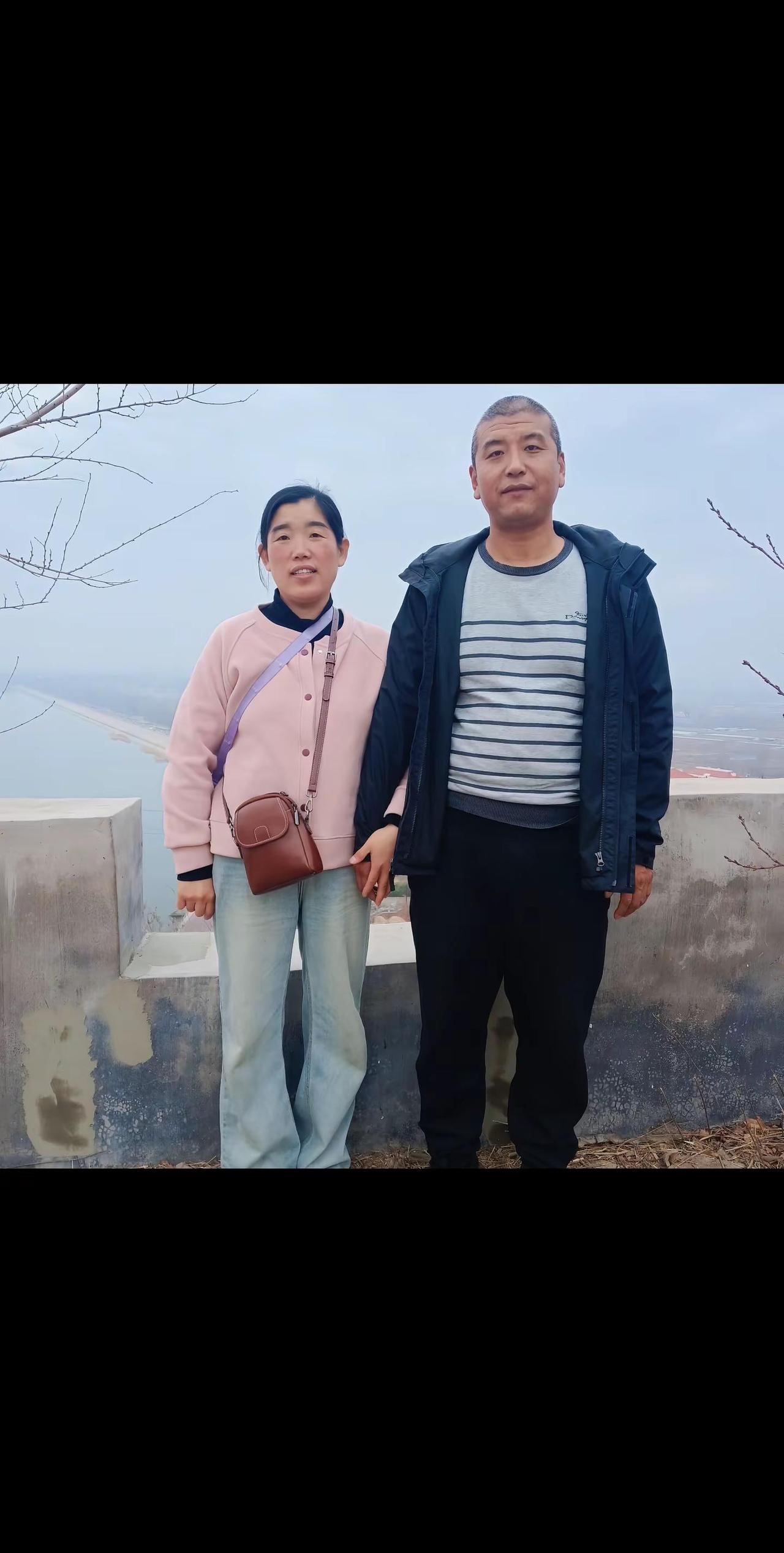 是夫妻，是战友，并肩前行