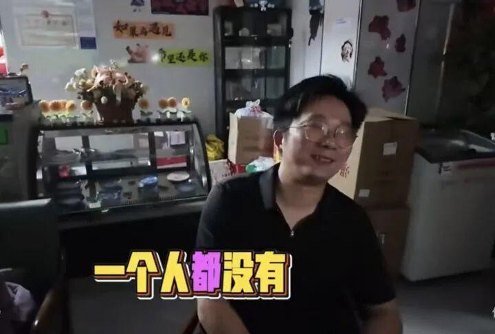 世界杯狂欢，啤酒却凉透了？老板直言“拉动为零”，青岛啤酒股价再破底。足球盛宴，怎