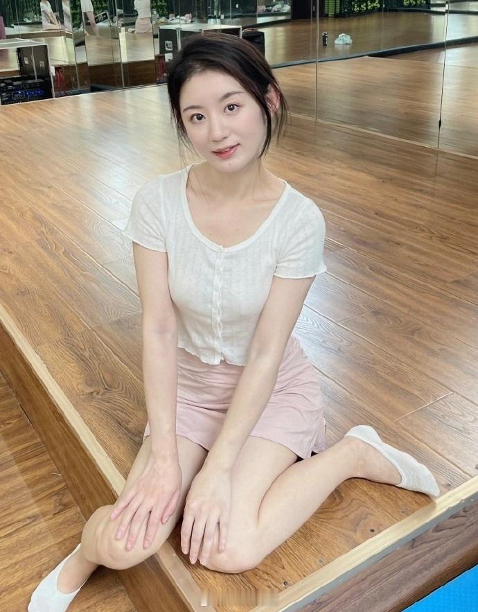 巴菲特：短期看股市的波动总是很大，而货币或者债券的波动就很小。这就给人一个错觉，