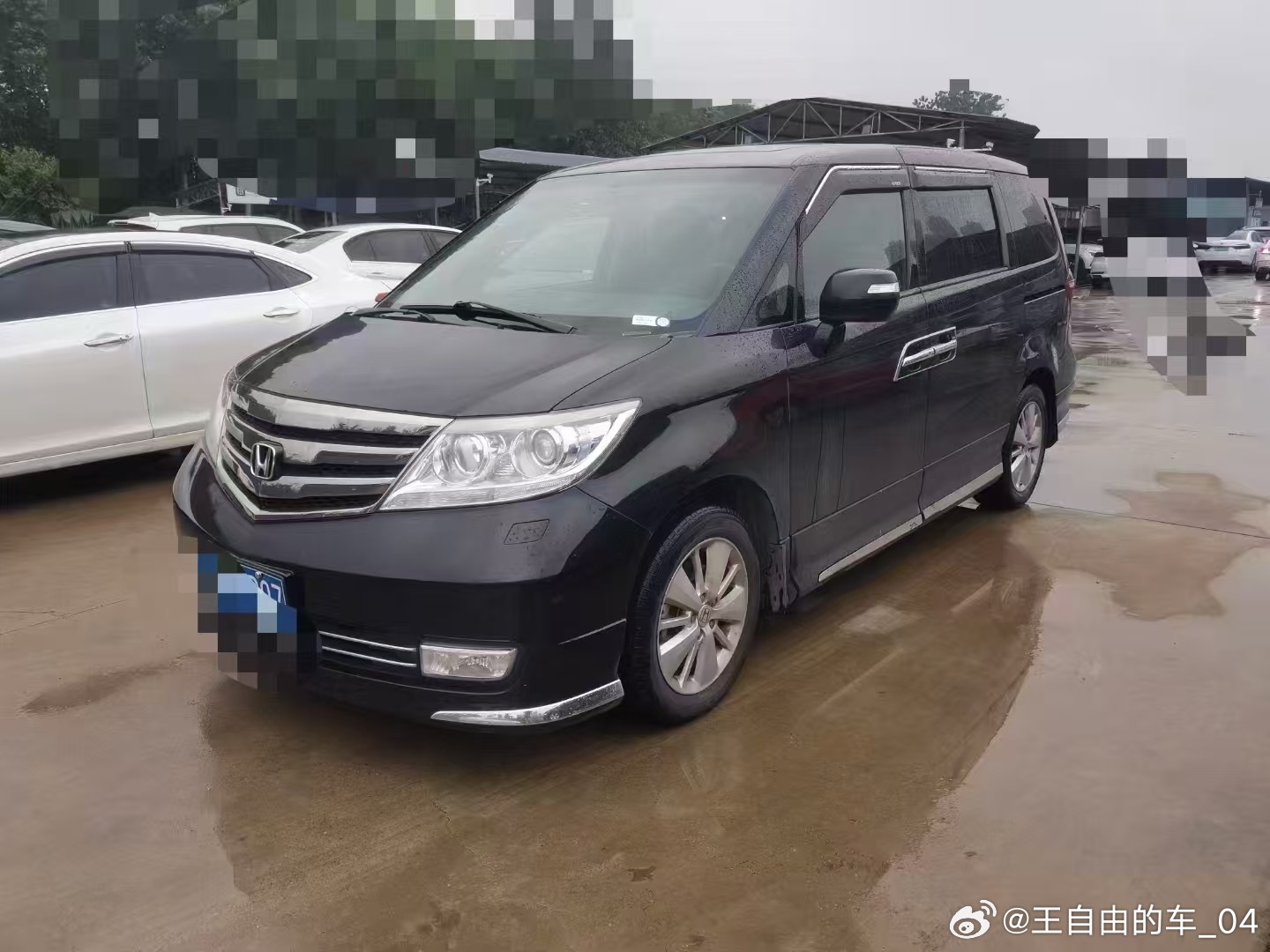 一天之内集齐日系mpv 两员大将这是2014年的艾力绅空间更大，这个定位要比奥德