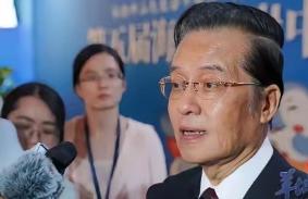 国民党副主席张荣恭在接受记者采访时表示，要和平就必须统一，不统一就没有和平，单讲