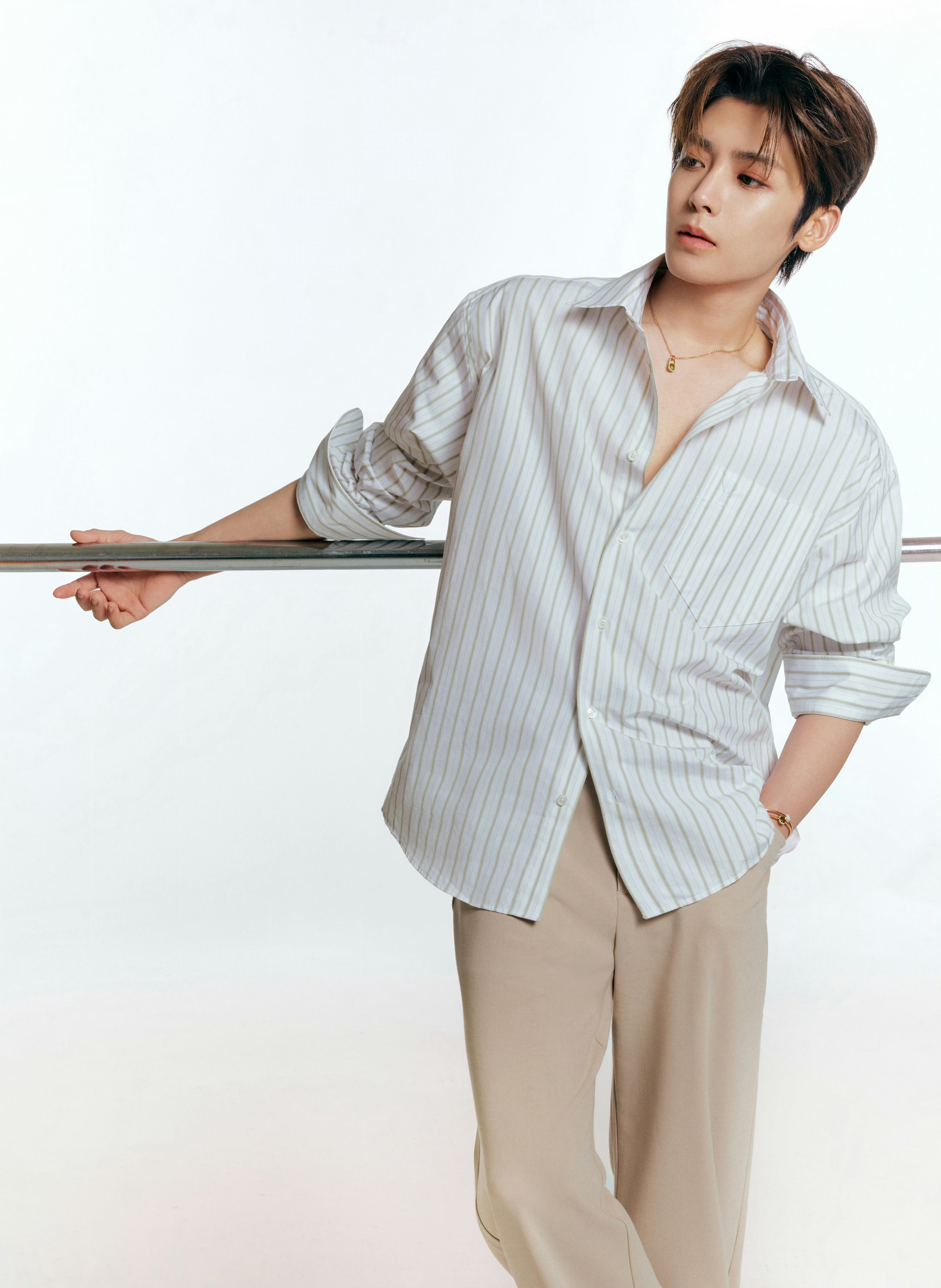 侯明昊 × C咖品牌直播活动造型大片 📸 