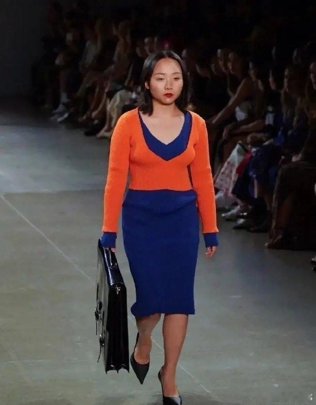 辣目洋子的身高只有162cm，但却穿出了超模的气场 ​ ​​​