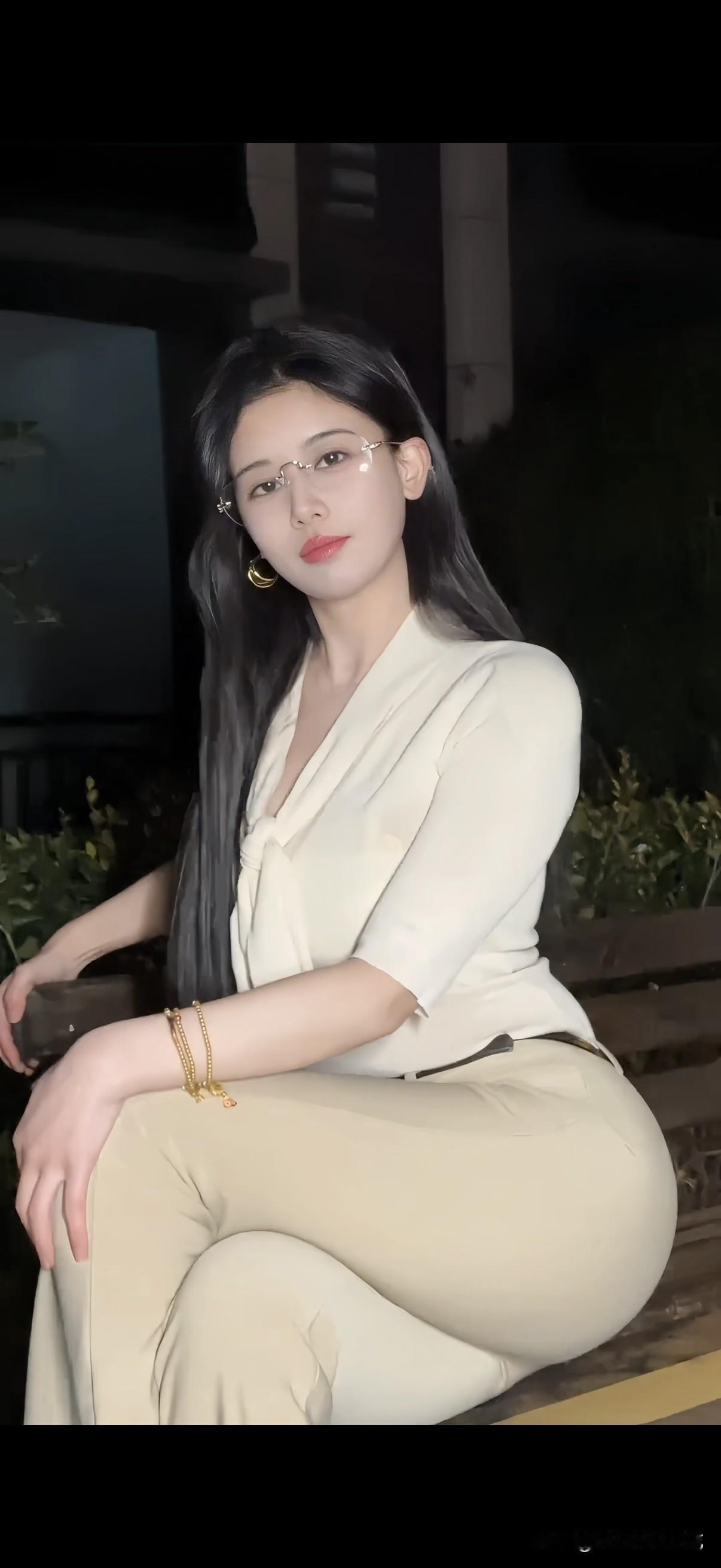 夜晚的宁静，优雅而迷人。