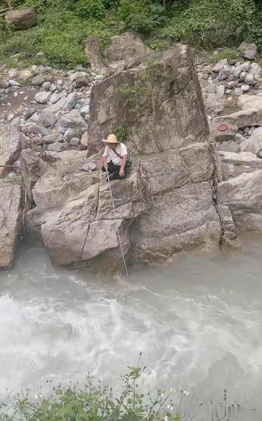 水那么急，会有鱼咬勾吗？[what]