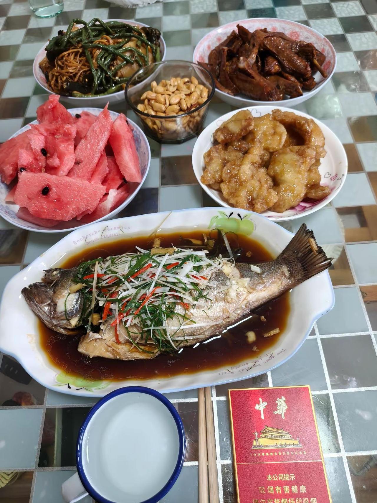 清蒸鲈鱼，我的拿手菜😃今天我主厨，又是美好的一天❤️爱工作，爱家庭，爱生活🥰